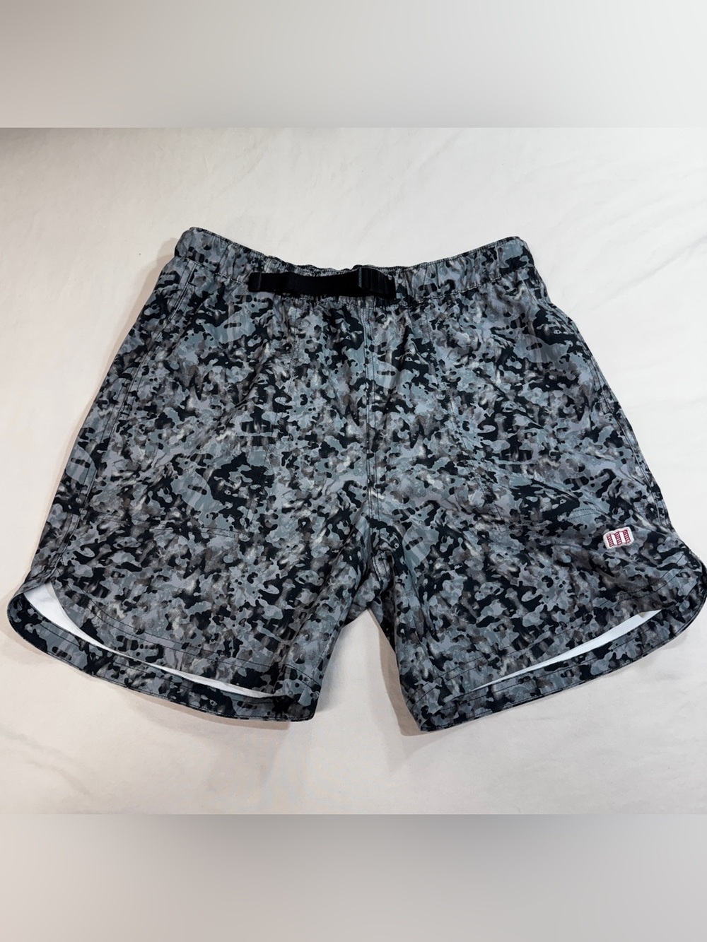 Topo Designs 6" River Shorts Mens Size Medium Abstract Camo Slate Nebula Print